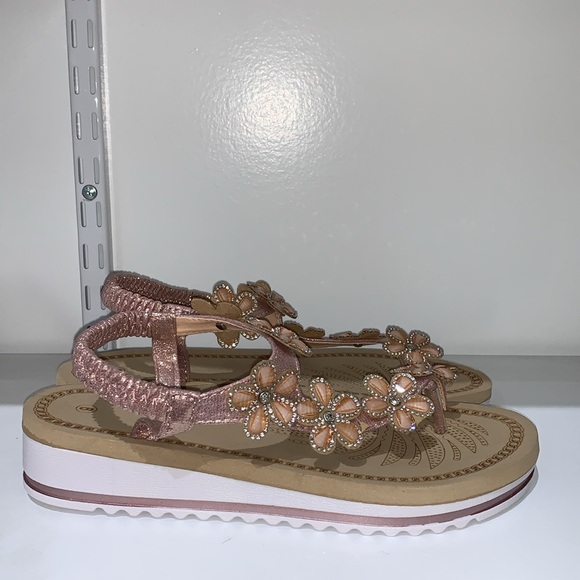 FLOWER LOW WEDGE SANDALS - Picture 4 of 7